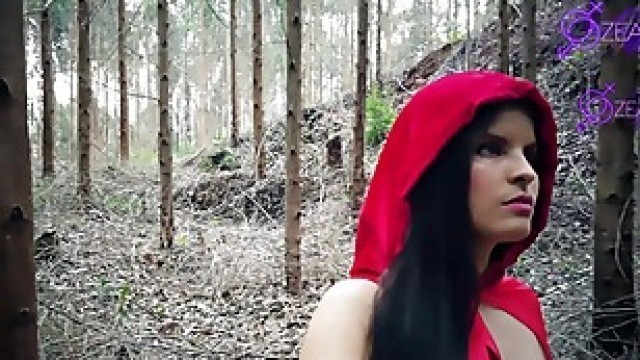 Caperucita Roja Tatiana Morales se pierde en bosque y se la come el lobo halloween especial