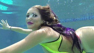 August Ames frolics in a swimming pool with her huge curves - Porn Movies - 3Movs